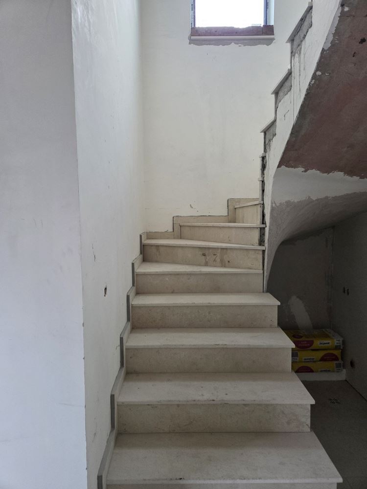 Pomorie – nowoczesny dom dwukondygnacyjny z czterema sypialniami – bezpieczeństwo, energooszczędność i komfort bez kompromisów