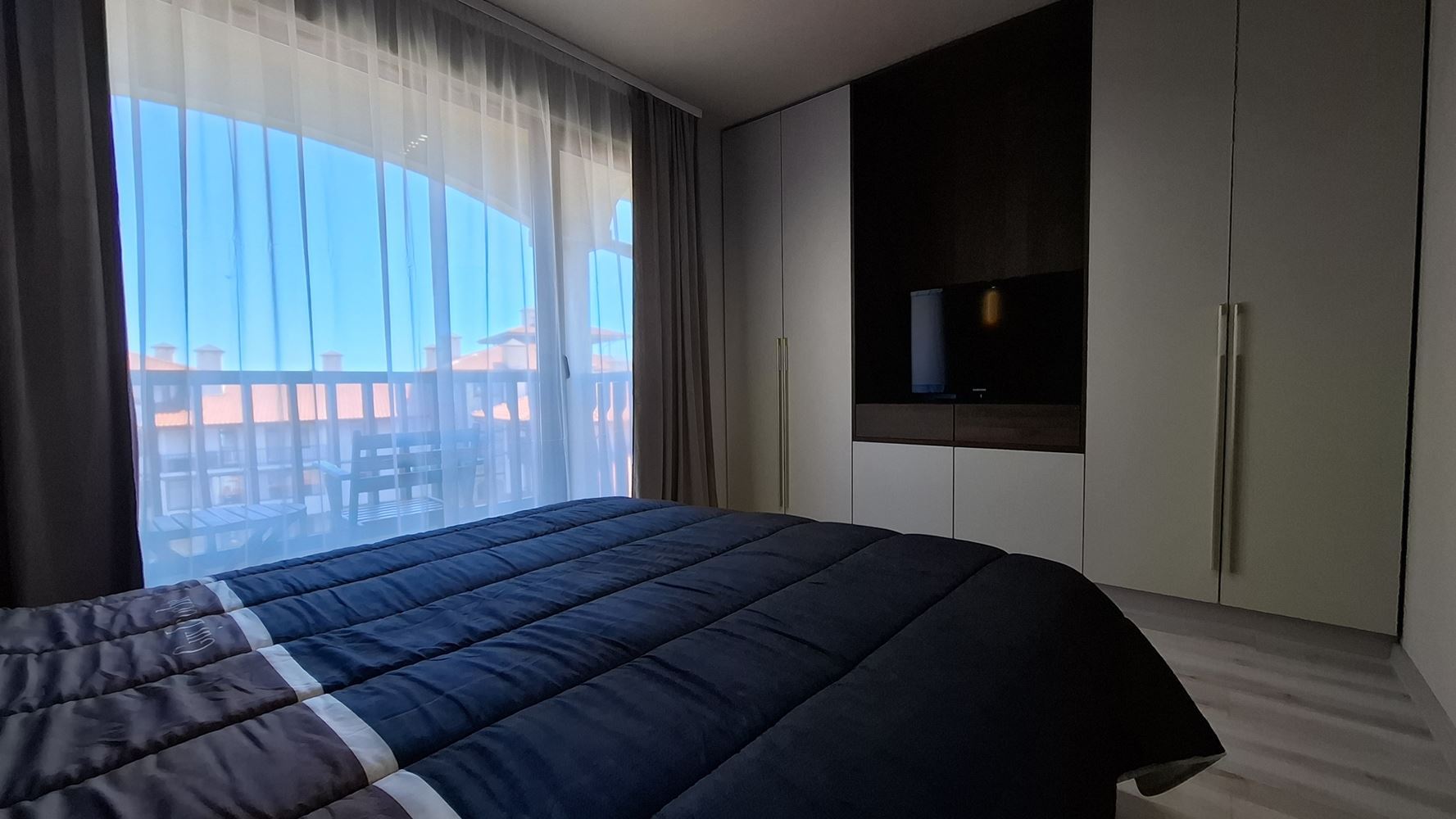 Luksusowy trzypiętrowy townhouse 50 metrów od plaży – całkowicie nowy dom z nowoczesnym wnętrzem i pełnym komfortem