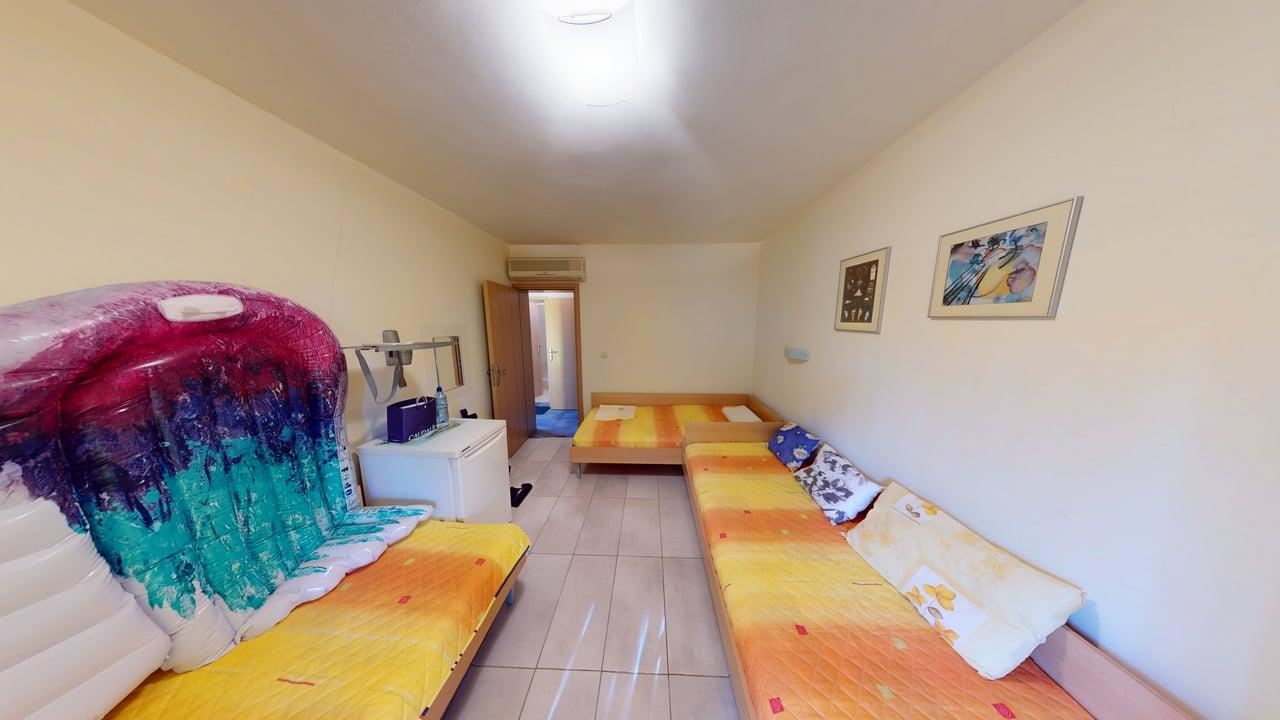 Panoramiczny czterokondygnacyjny dom z 8 sypialniami i widokiem na morze w Słonecznym Brzegu – bez opłaty eksploatacyjnej