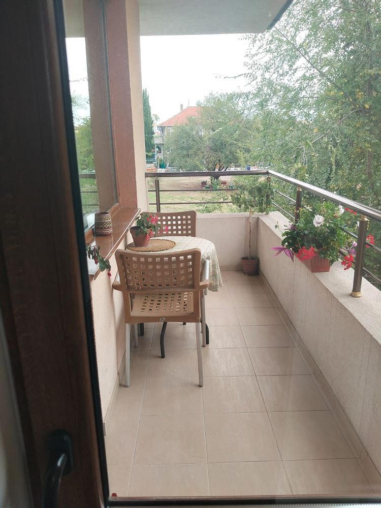  Przestronny trzypiętrowy dom jednorodzinny w centrum Rawdy – komfort, prestiż i pełna niezależność