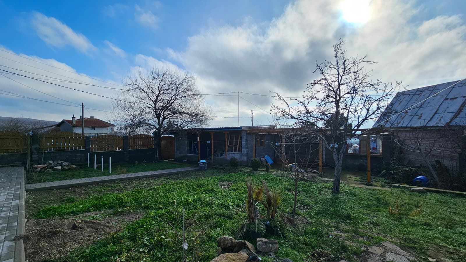 Wyjątkowy parterowy dom z przestronnym ogrodem w spokojnej wsi Kosharitsa