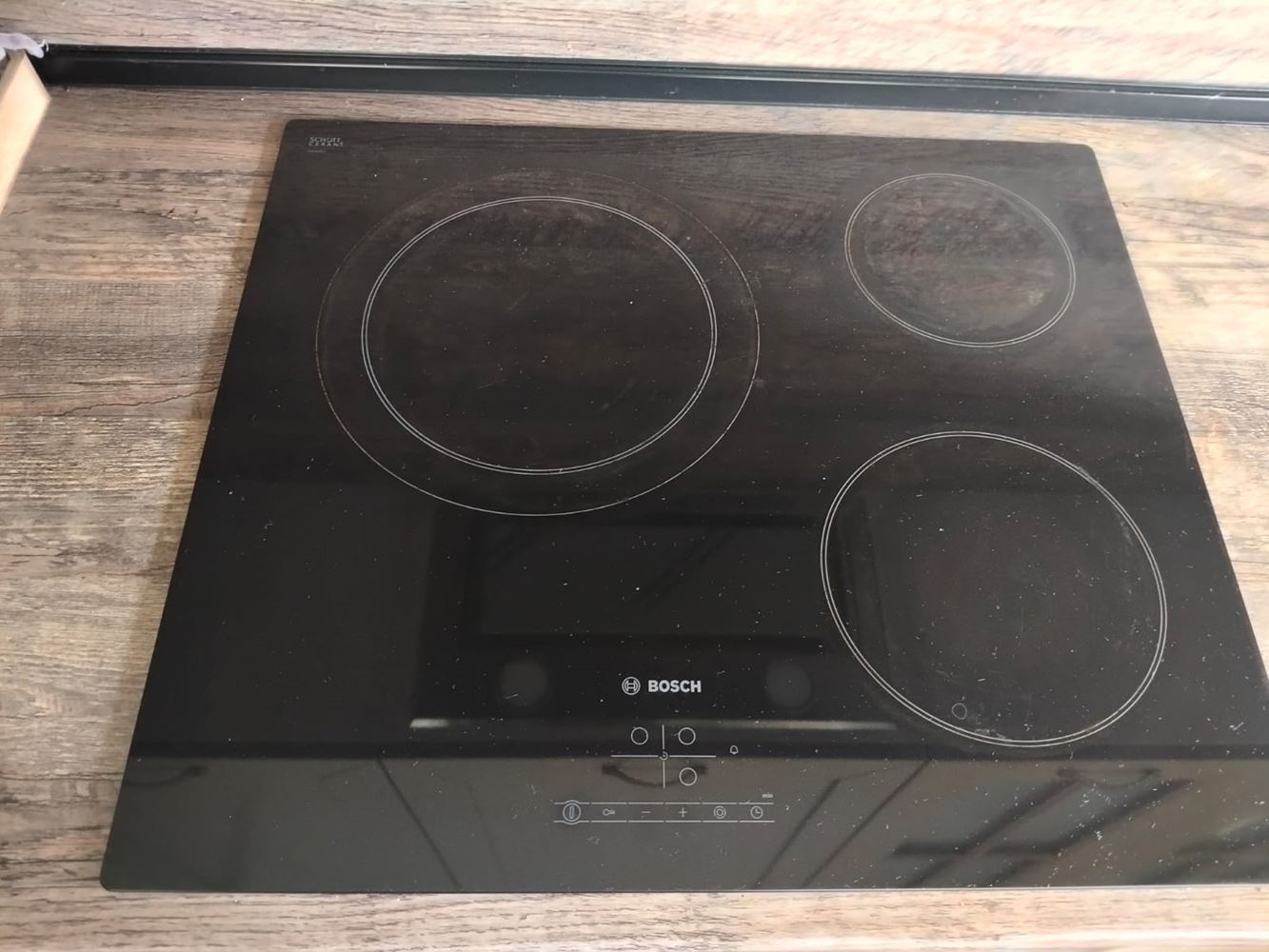  Przestronny trzypiętrowy dom jednorodzinny w centrum Rawdy – komfort, prestiż i pełna niezależność