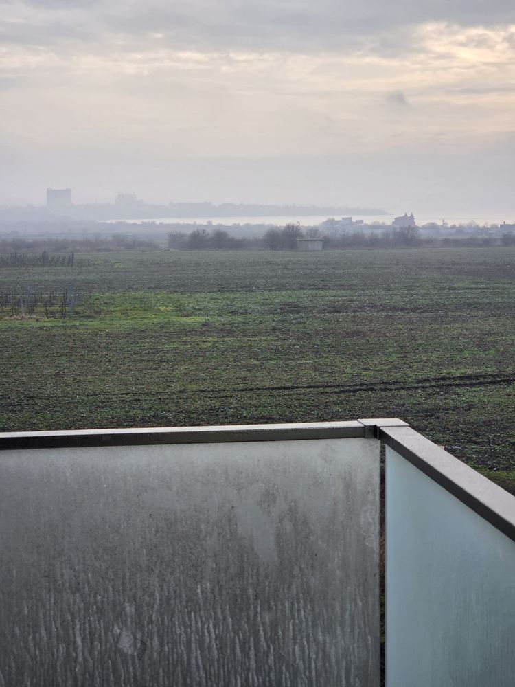 Pomorie – nowoczesny dom dwukondygnacyjny z czterema sypialniami – bezpieczeństwo, energooszczędność i komfort bez kompromisów