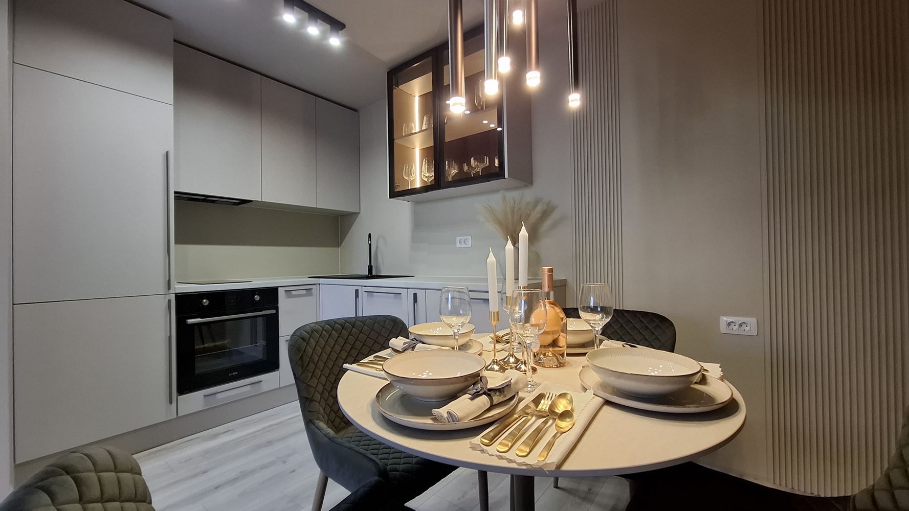 Luksusowy trzypiętrowy townhouse 50 metrów od plaży – całkowicie nowy dom z nowoczesnym wnętrzem i pełnym komfortem