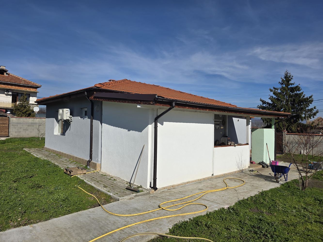 Piękny dom wolnostojący z ogrodem we wsi Tynkovo – przytulność i spokój blisko Sunny Beach