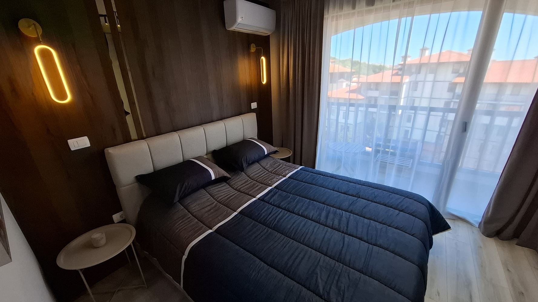Luksusowy trzypiętrowy townhouse 50 metrów od plaży – całkowicie nowy dom z nowoczesnym wnętrzem i pełnym komfortem