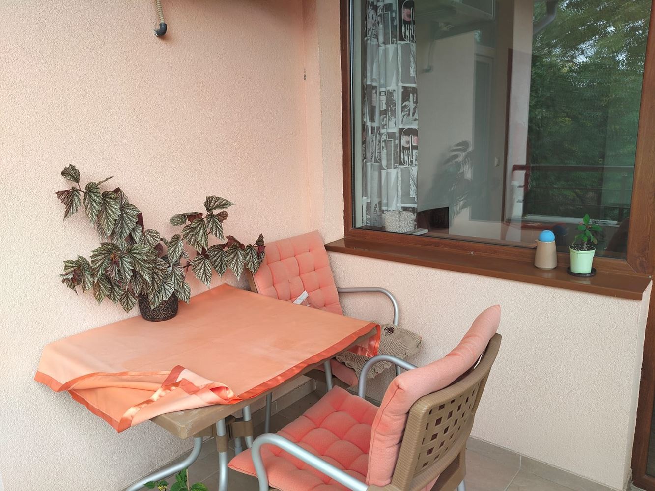  Przestronny trzypiętrowy dom jednorodzinny w centrum Rawdy – komfort, prestiż i pełna niezależność