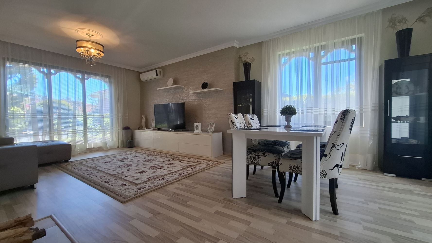 Luksusowy dwupiętrowy dom w prestiżowym kompleksie w Pomorie