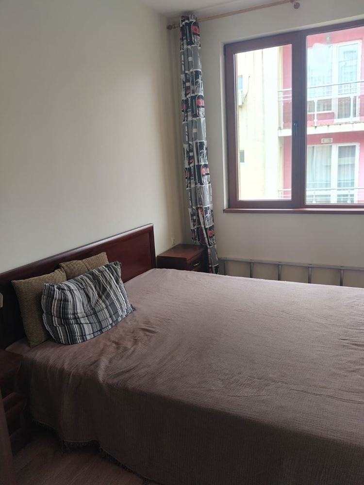  Przestronny trzypiętrowy dom jednorodzinny w centrum Rawdy – komfort, prestiż i pełna niezależność