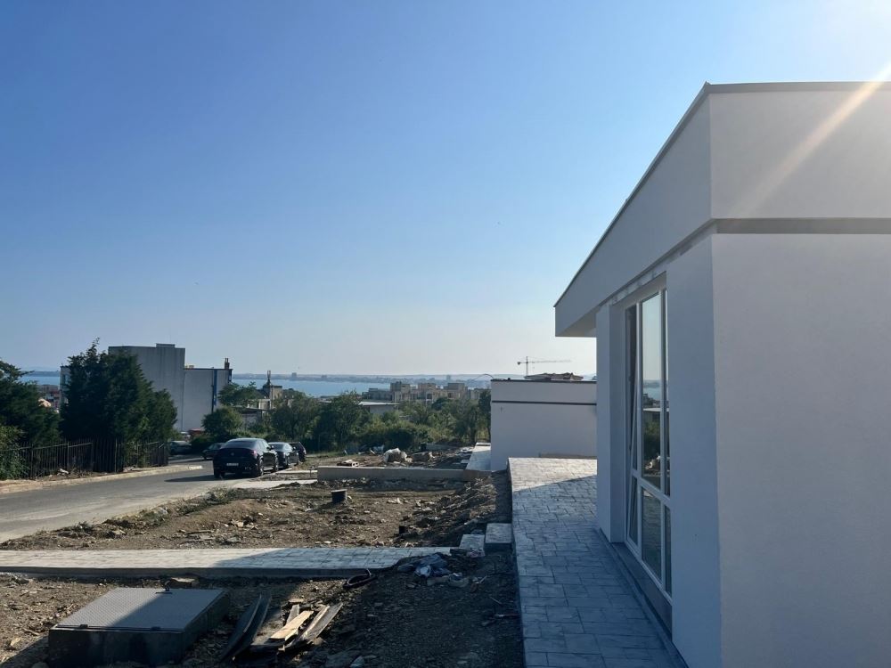 Gotowy do zamieszkania parterowy dom z przestronnym ogrodem i panoramą morza w Świętym Własie – bez opłaty za utrzymanie
