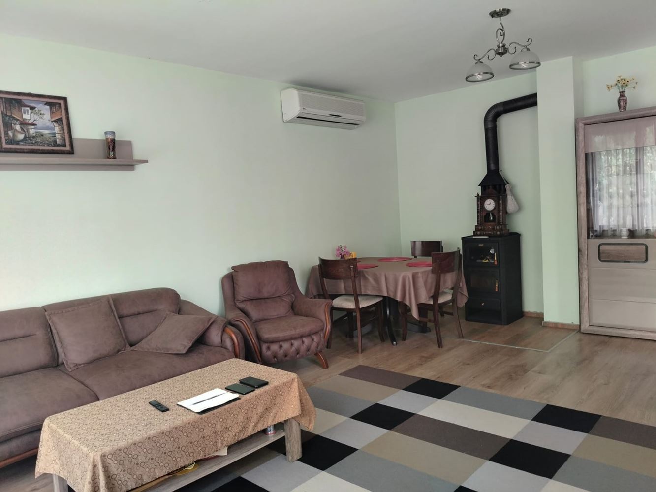  Przestronny trzypiętrowy dom jednorodzinny w centrum Rawdy – komfort, prestiż i pełna niezależność