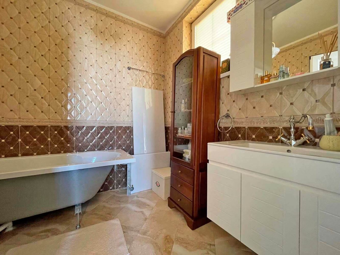Luksusowy dom z basenem i panoramicznymi widokami w Koszaricy – tylko 5 minut od Słonecznego Brzegu