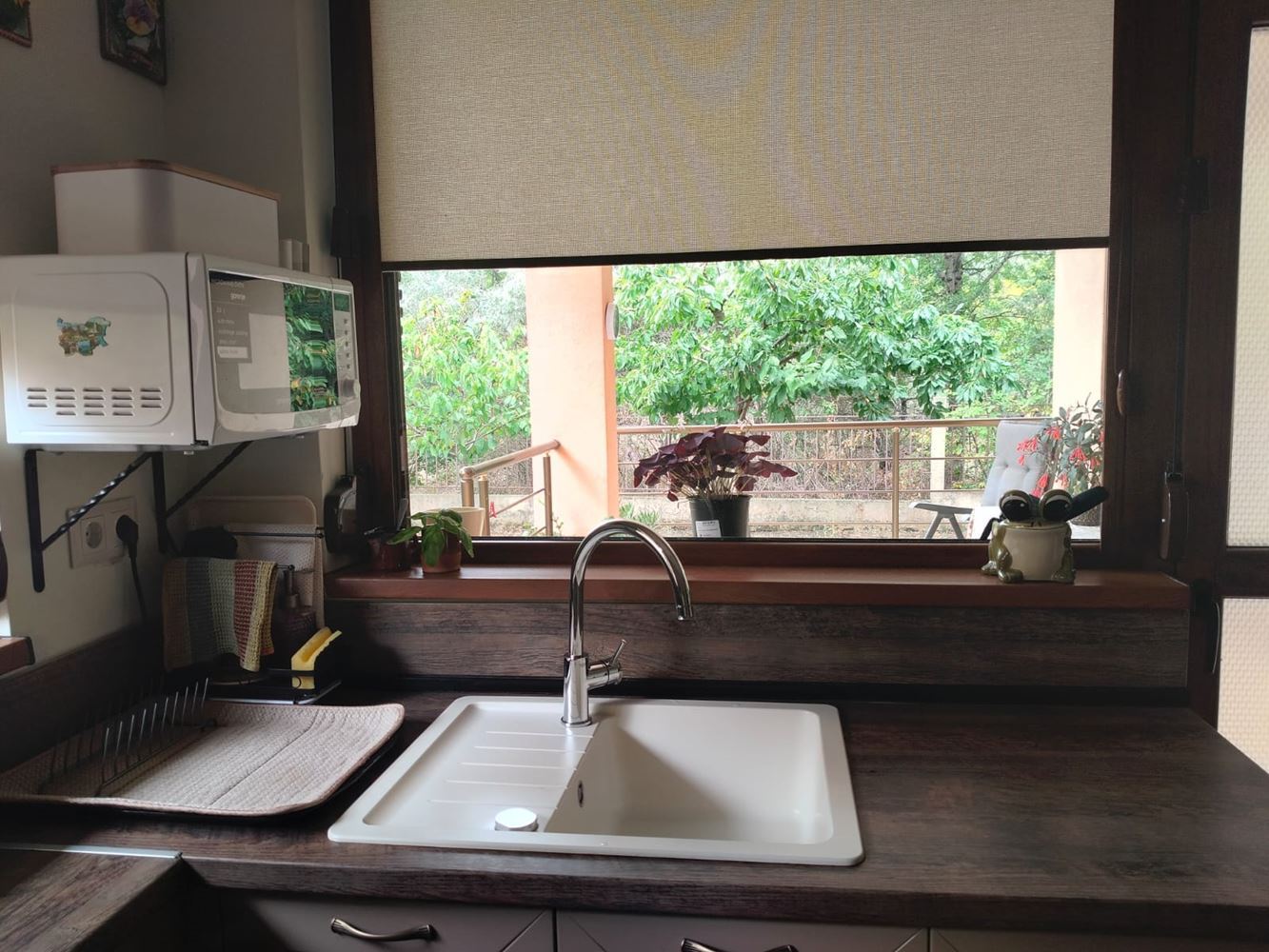  Przestronny trzypiętrowy dom jednorodzinny w centrum Rawdy – komfort, prestiż i pełna niezależność