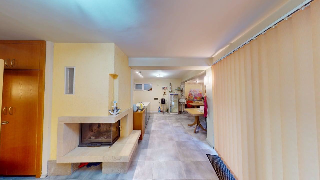 Panoramiczny czterokondygnacyjny dom z 8 sypialniami i widokiem na morze w Słonecznym Brzegu – bez opłaty eksploatacyjnej