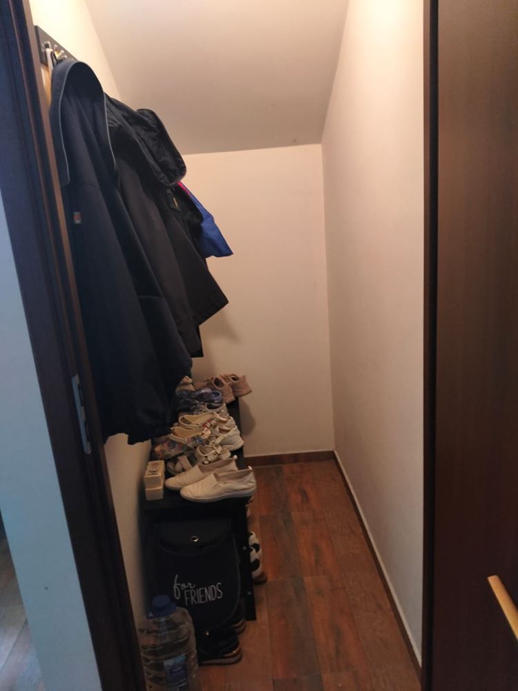  Przestronny trzypiętrowy dom jednorodzinny w centrum Rawdy – komfort, prestiż i pełna niezależność