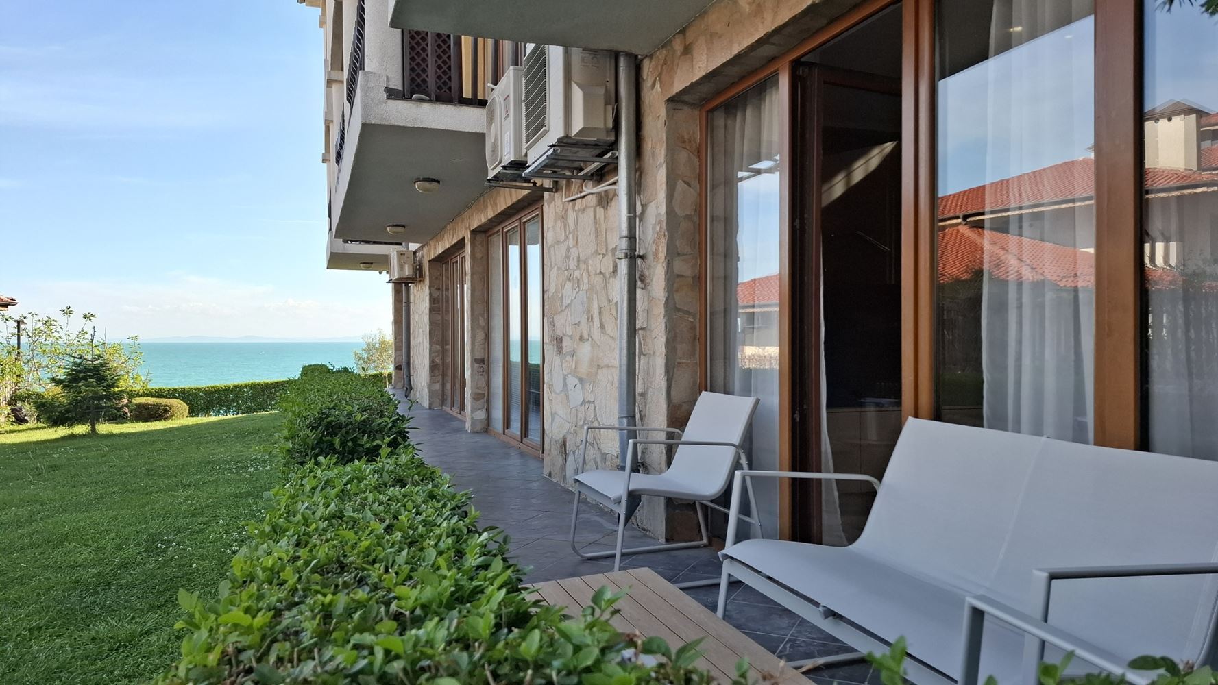 Luksusowy trzypiętrowy townhouse 50 metrów od plaży – całkowicie nowy dom z nowoczesnym wnętrzem i pełnym komfortem