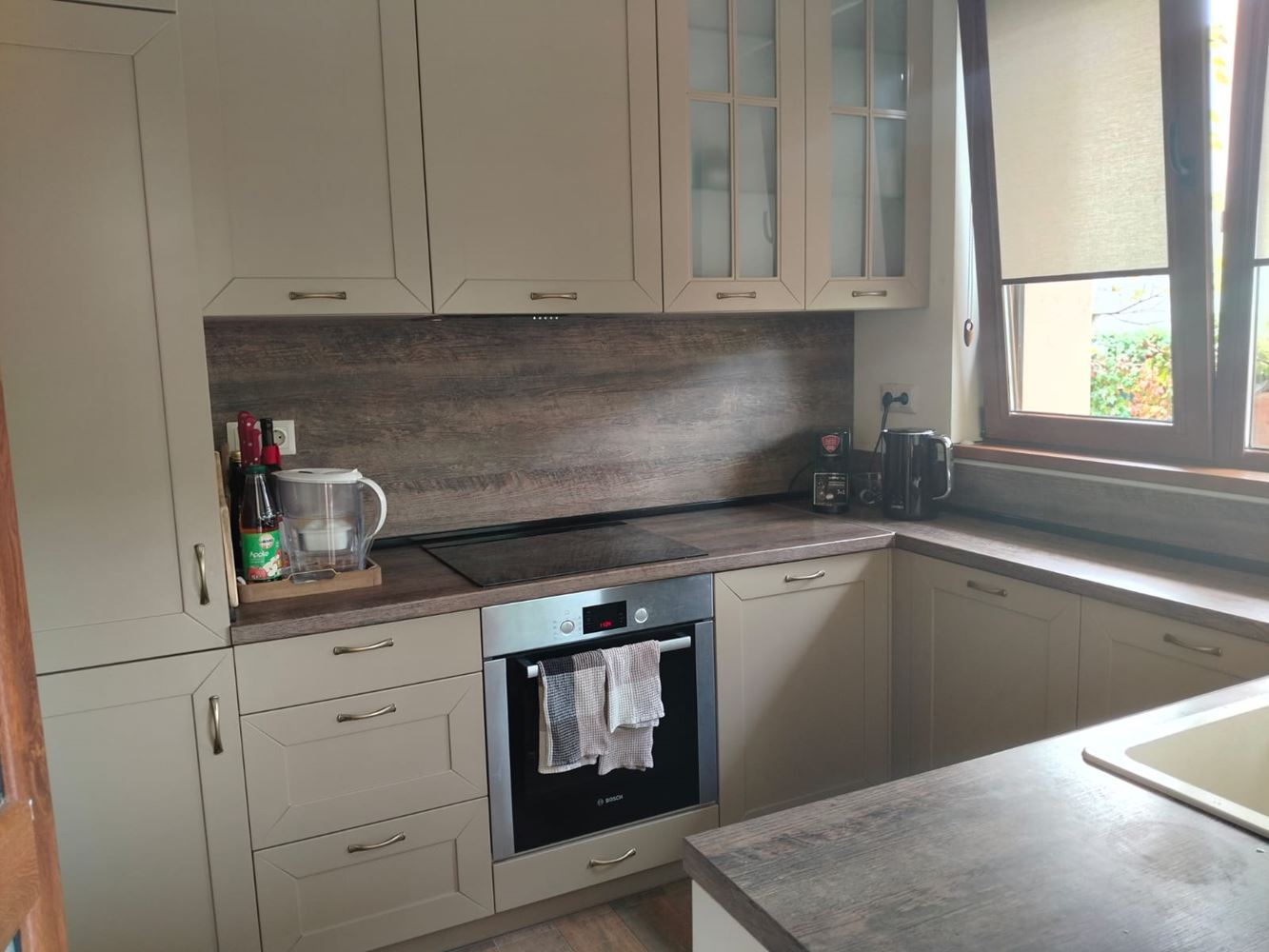  Przestronny trzypiętrowy dom jednorodzinny w centrum Rawdy – komfort, prestiż i pełna niezależność