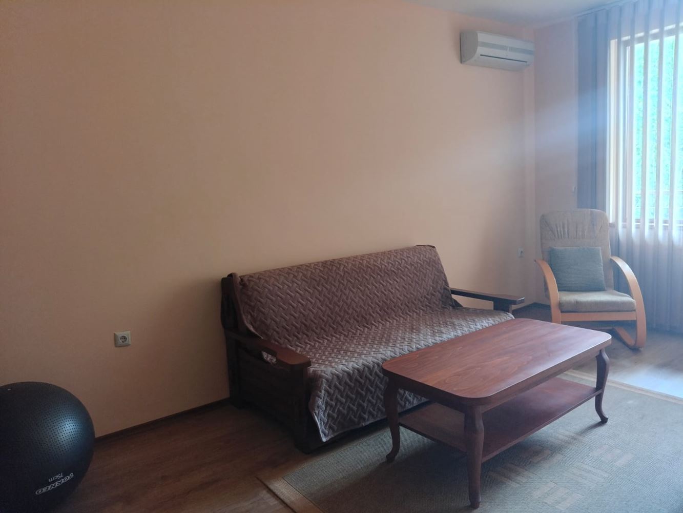  Przestronny trzypiętrowy dom jednorodzinny w centrum Rawdy – komfort, prestiż i pełna niezależność