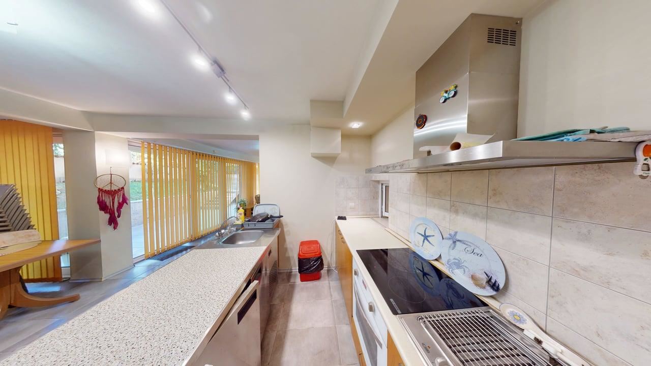 Panoramiczny czterokondygnacyjny dom z 8 sypialniami i widokiem na morze w Słonecznym Brzegu – bez opłaty eksploatacyjnej