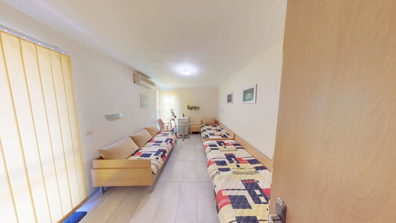 Panoramiczny czterokondygnacyjny dom z 8 sypialniami i widokiem na morze w Słonecznym Brzegu – bez opłaty eksploatacyjnej