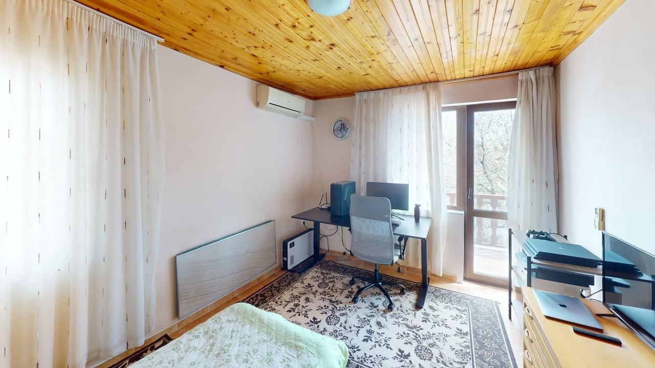 Dwupiętrowy dom w miejscowości Poroj – spokój, przestrzeń i komfort blisko morza