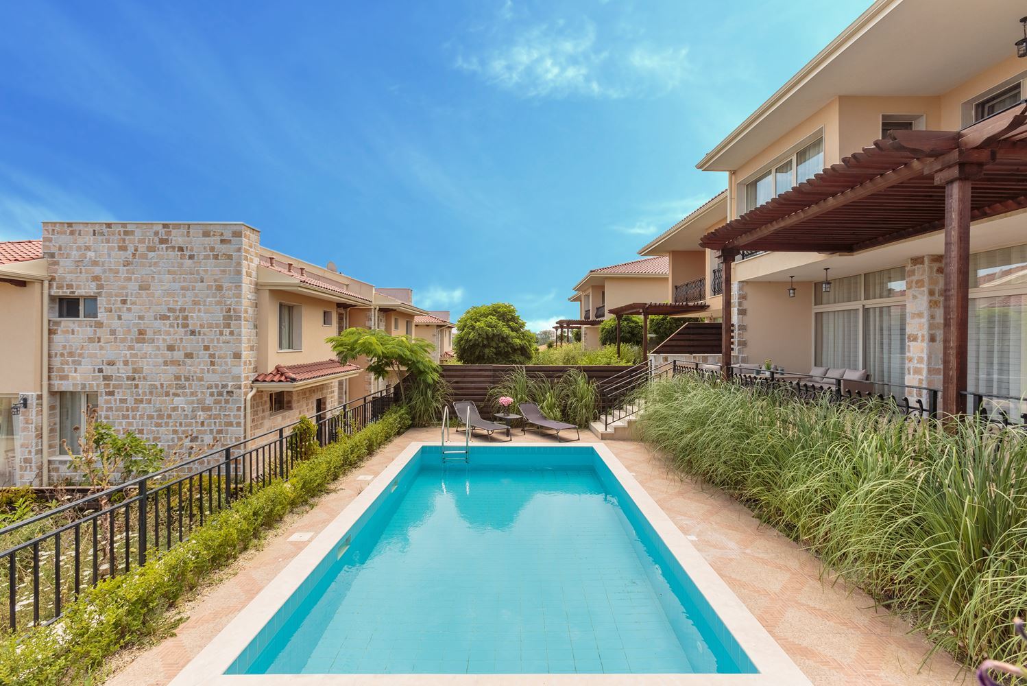  Prestiżowy dom nad morzem z basenem w Lozenets – luksus, spokój i inspirujące widoki