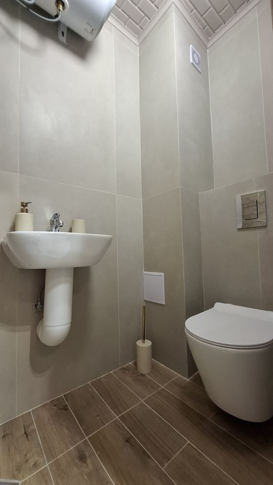 Luksusowy trzypiętrowy townhouse 50 metrów od plaży – całkowicie nowy dom z nowoczesnym wnętrzem i pełnym komfortem