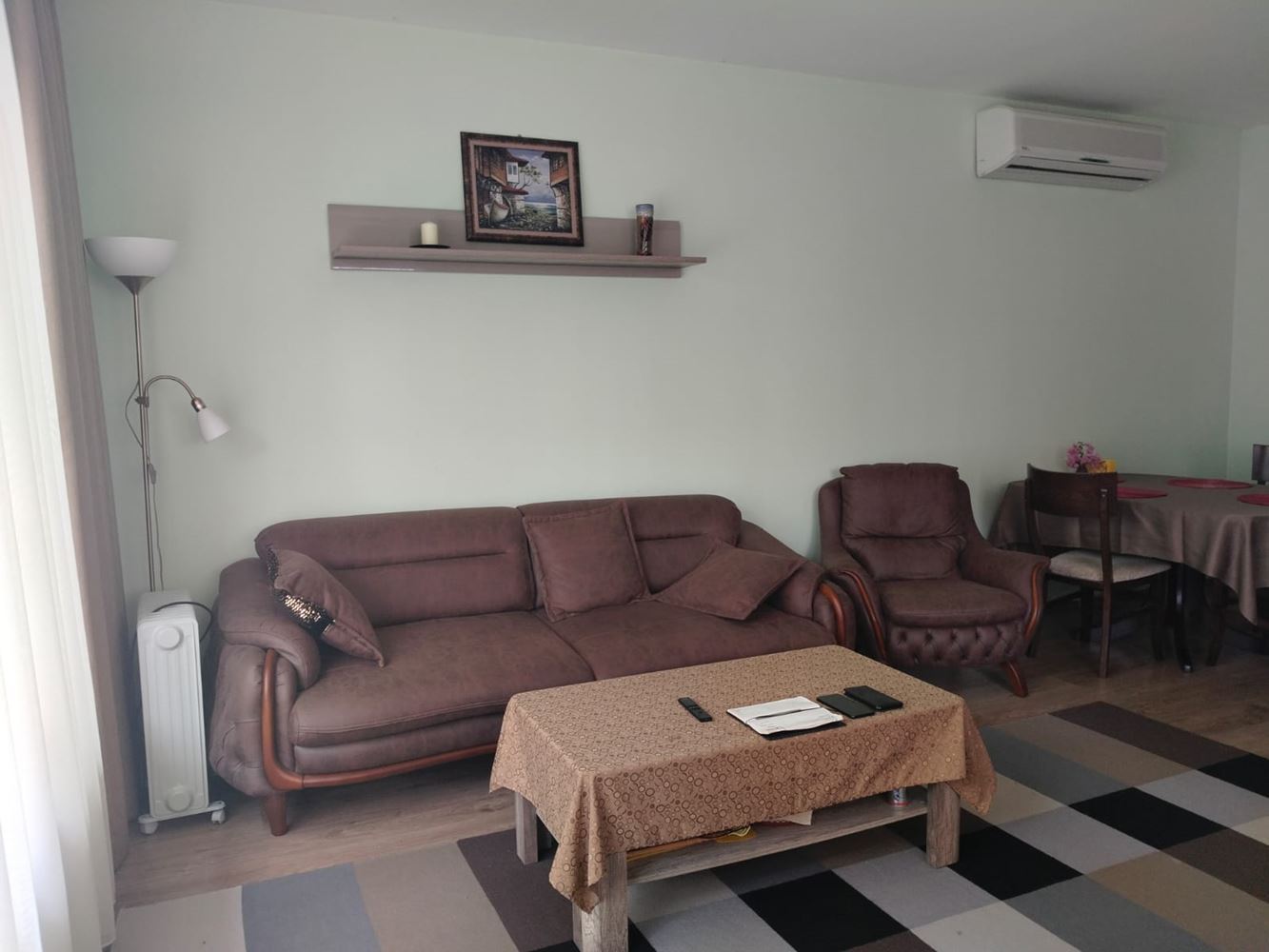  Przestronny trzypiętrowy dom jednorodzinny w centrum Rawdy – komfort, prestiż i pełna niezależność