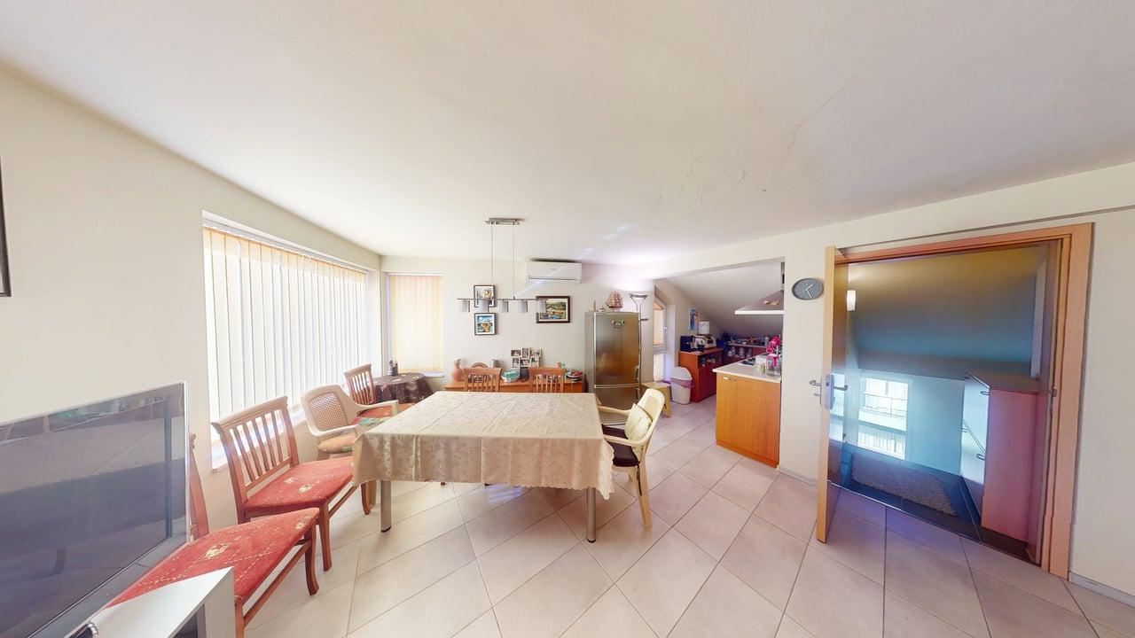 Panoramiczny czterokondygnacyjny dom z 8 sypialniami i widokiem na morze w Słonecznym Brzegu – bez opłaty eksploatacyjnej