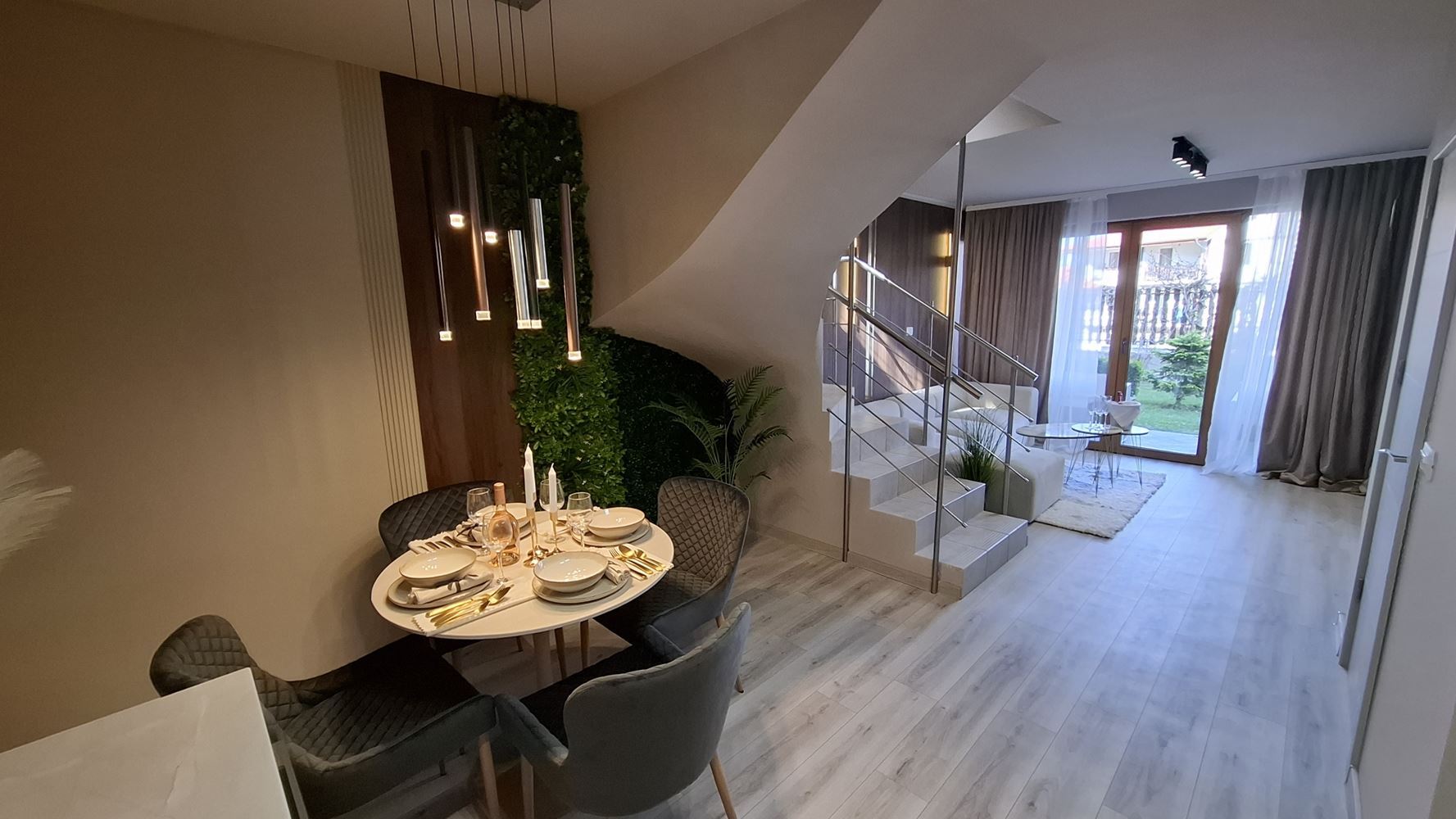 Luksusowy trzypiętrowy townhouse 50 metrów od plaży – całkowicie nowy dom z nowoczesnym wnętrzem i pełnym komfortem