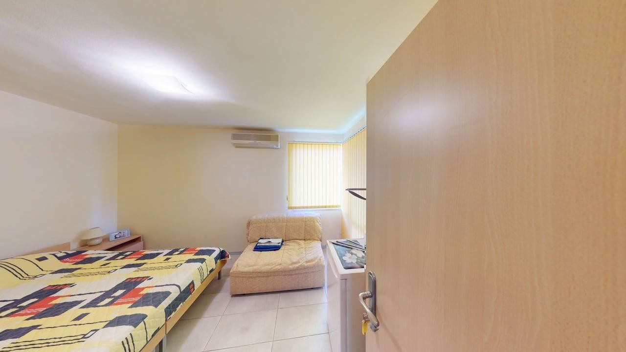 Panoramiczny czterokondygnacyjny dom z 8 sypialniami i widokiem na morze w Słonecznym Brzegu – bez opłaty eksploatacyjnej