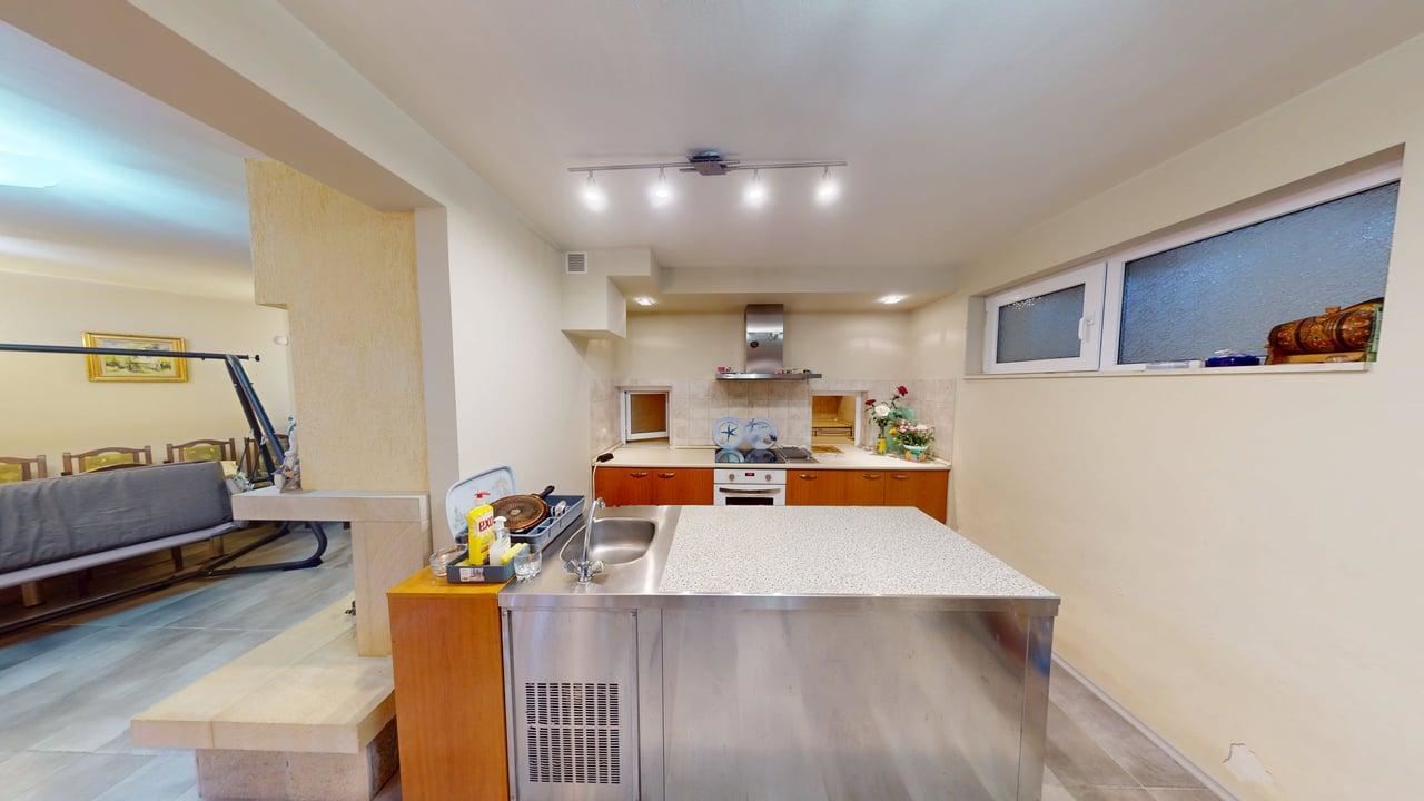 Panoramiczny czterokondygnacyjny dom z 8 sypialniami i widokiem na morze w Słonecznym Brzegu – bez opłaty eksploatacyjnej