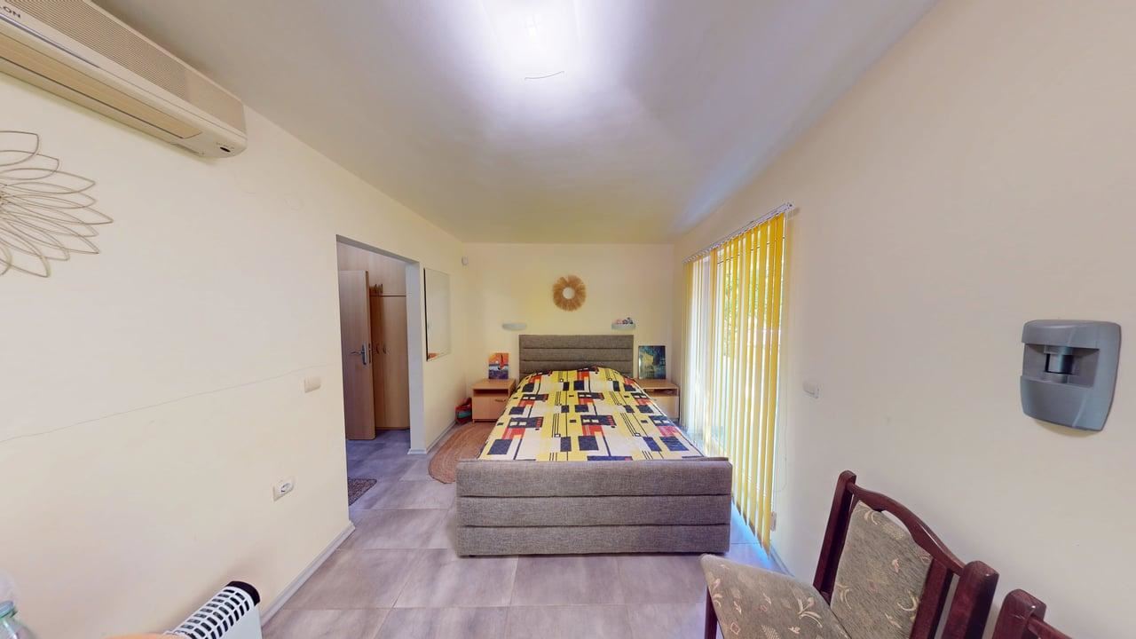 Panoramiczny czterokondygnacyjny dom z 8 sypialniami i widokiem na morze w Słonecznym Brzegu – bez opłaty eksploatacyjnej