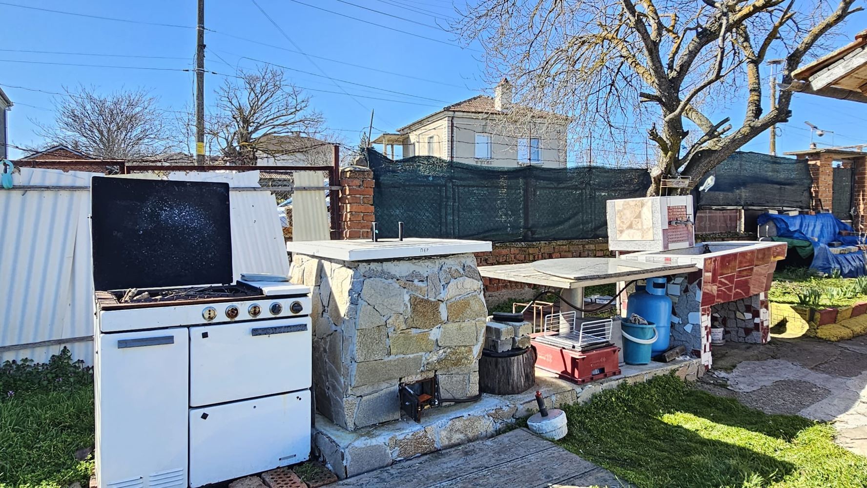  Doskonały parterowy dom z basenem i przestronnym ogrodem w wiosce Dyulevo