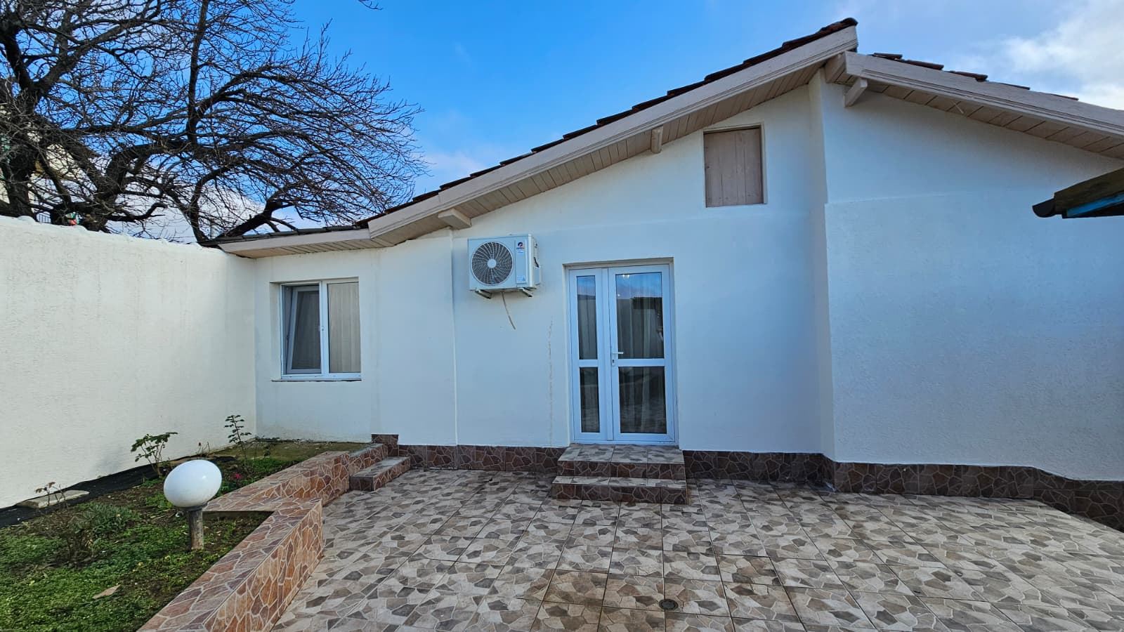 Wyjątkowy parterowy dom z przestronnym ogrodem w spokojnej wsi Kosharitsa