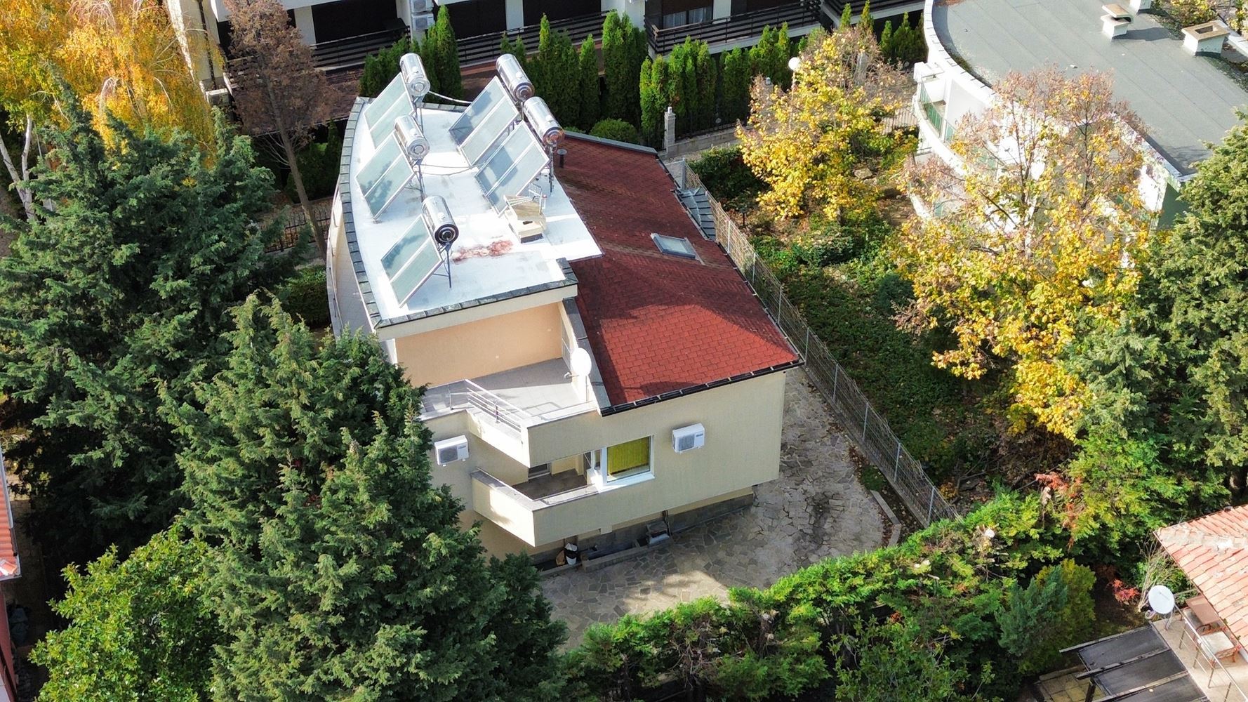 Panoramiczny czterokondygnacyjny dom z 8 sypialniami i widokiem na morze w Słonecznym Brzegu – bez opłaty eksploatacyjnej