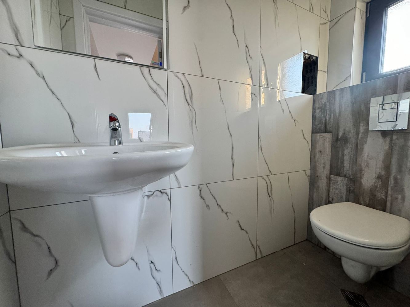  Nowoczesny dwupiętrowy dom z ogrodem w luksusowym kompleksie między Pomorie a Sarafovo – styl, przestrzeń i natura