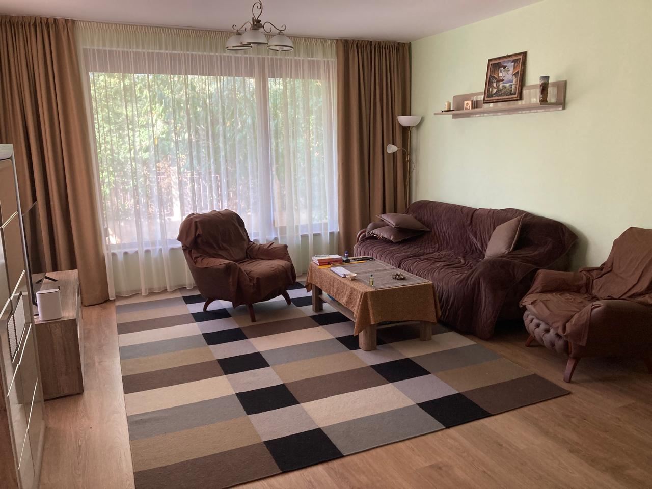  Przestronny trzypiętrowy dom jednorodzinny w centrum Rawdy – komfort, prestiż i pełna niezależność