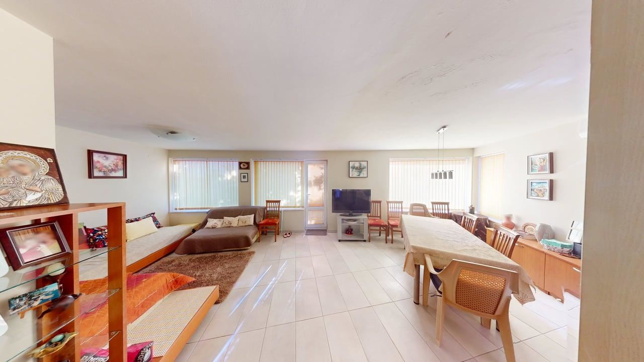 Panoramiczny czterokondygnacyjny dom z 8 sypialniami i widokiem na morze w Słonecznym Brzegu – bez opłaty eksploatacyjnej