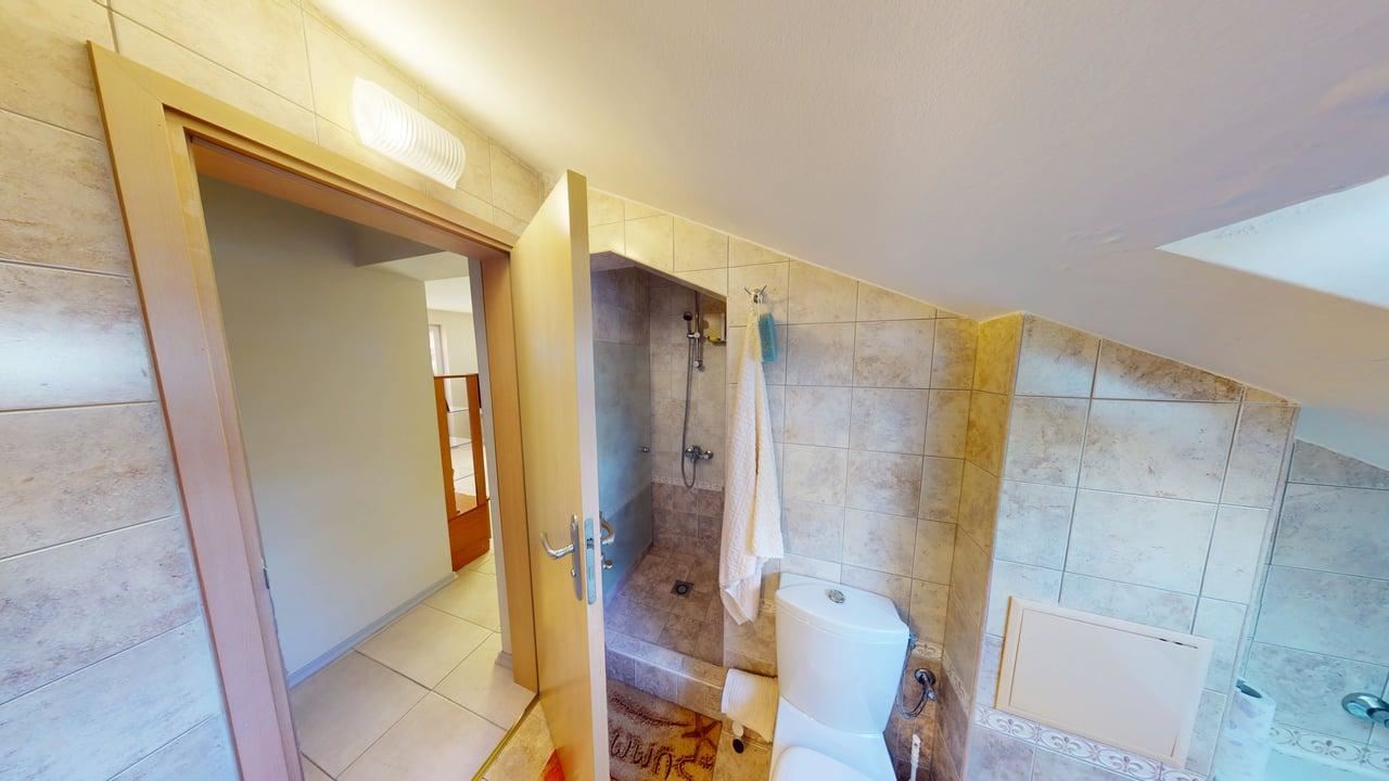 Panoramiczny czterokondygnacyjny dom z 8 sypialniami i widokiem na morze w Słonecznym Brzegu – bez opłaty eksploatacyjnej