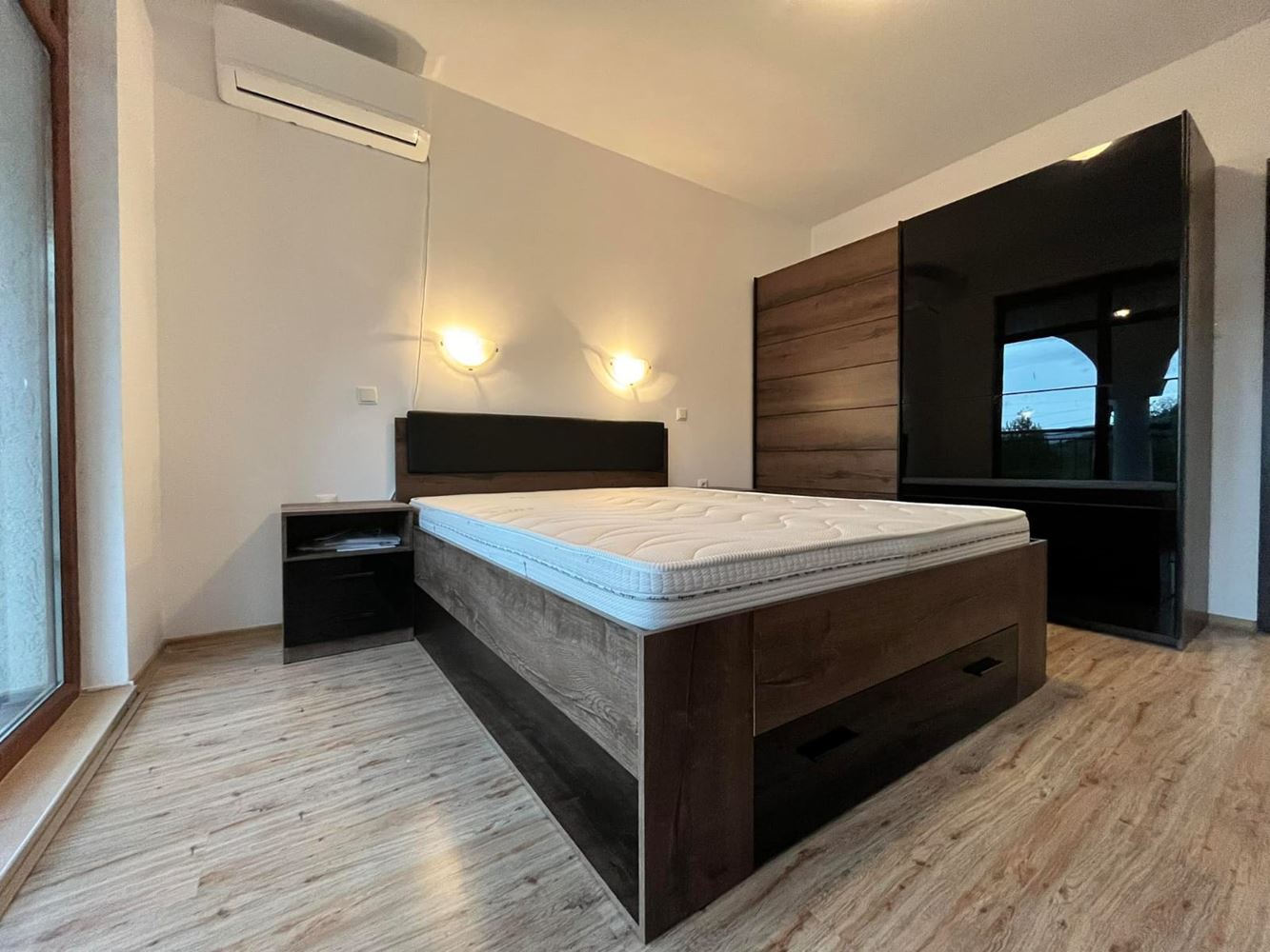 Dwukondygnacyjny dom wolnostojący w miejscowości Goritsa – całkowicie odnowiony dom z ogrodem i piękną werandą