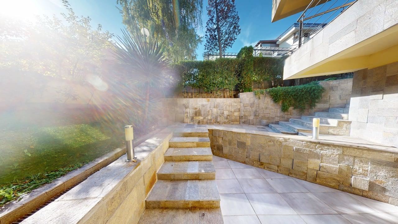 Panoramiczny czterokondygnacyjny dom z 8 sypialniami i widokiem na morze w Słonecznym Brzegu – bez opłaty eksploatacyjnej