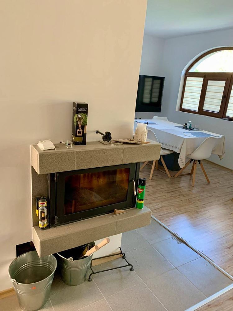 Dwukondygnacyjny dom wolnostojący w miejscowości Goritsa – całkowicie odnowiony dom z ogrodem i piękną werandą