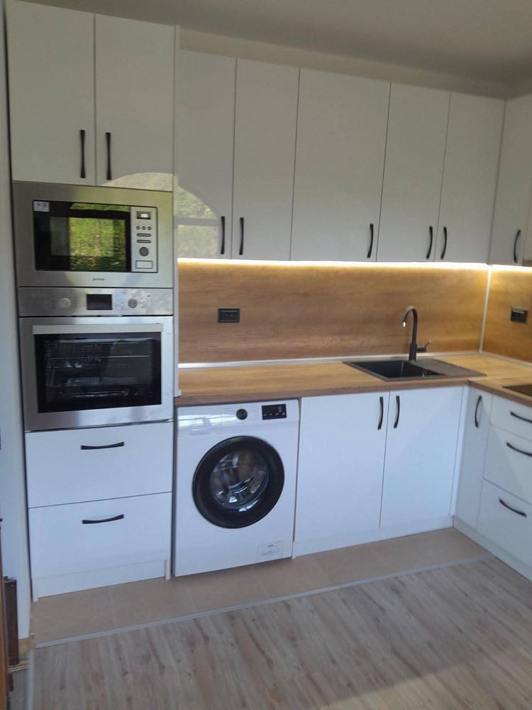 Dwukondygnacyjny dom wolnostojący w miejscowości Goritsa – całkowicie odnowiony dom z ogrodem i piękną werandą