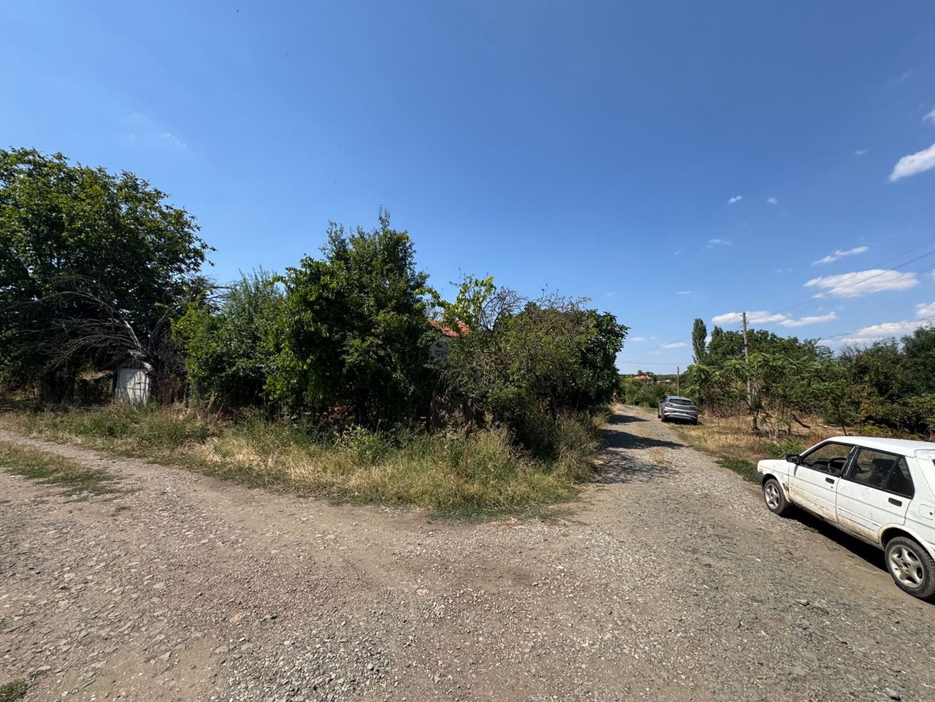 Parterowy dom z dużym podwórzem i garażem we wsi Smolnik, region Burgas – spokój i możliwość stworzenia nowego domu
