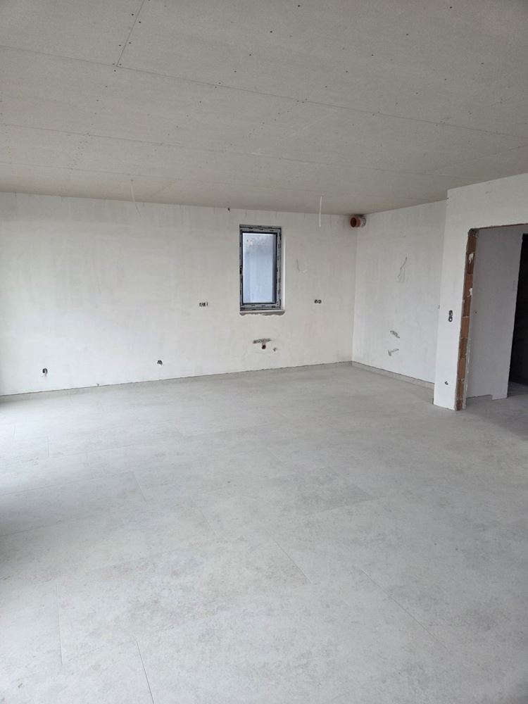 Pomorie – nowoczesny dom dwukondygnacyjny z czterema sypialniami – bezpieczeństwo, energooszczędność i komfort bez kompromisów