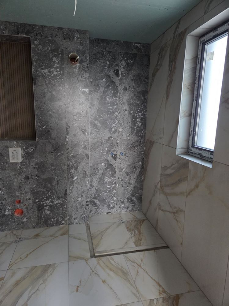 Pomorie – nowoczesny dom dwukondygnacyjny z czterema sypialniami – bezpieczeństwo, energooszczędność i komfort bez kompromisów