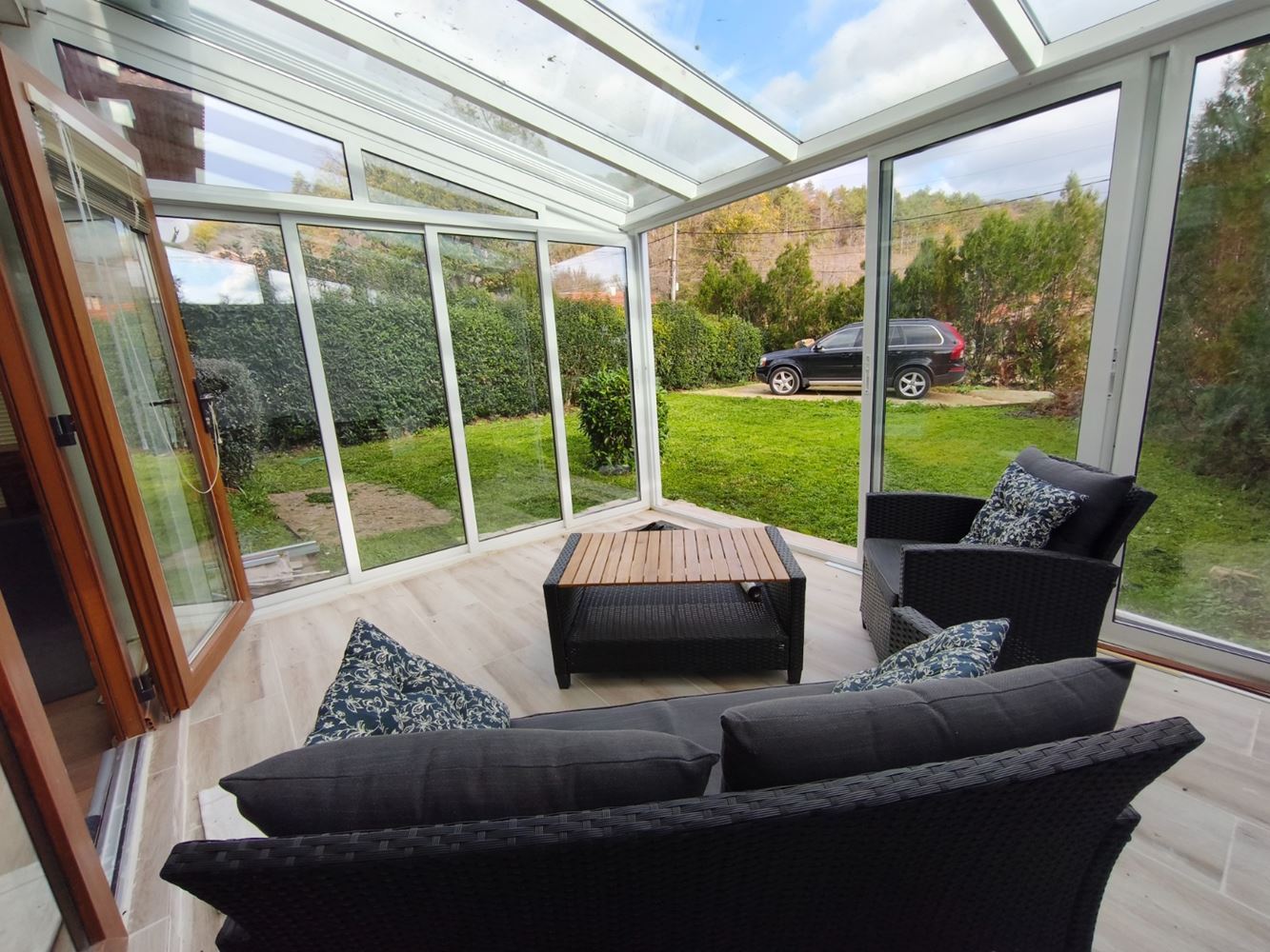 Dwukondygnacyjny dom wolnostojący w miejscowości Goritsa – całkowicie odnowiony dom z ogrodem i piękną werandą