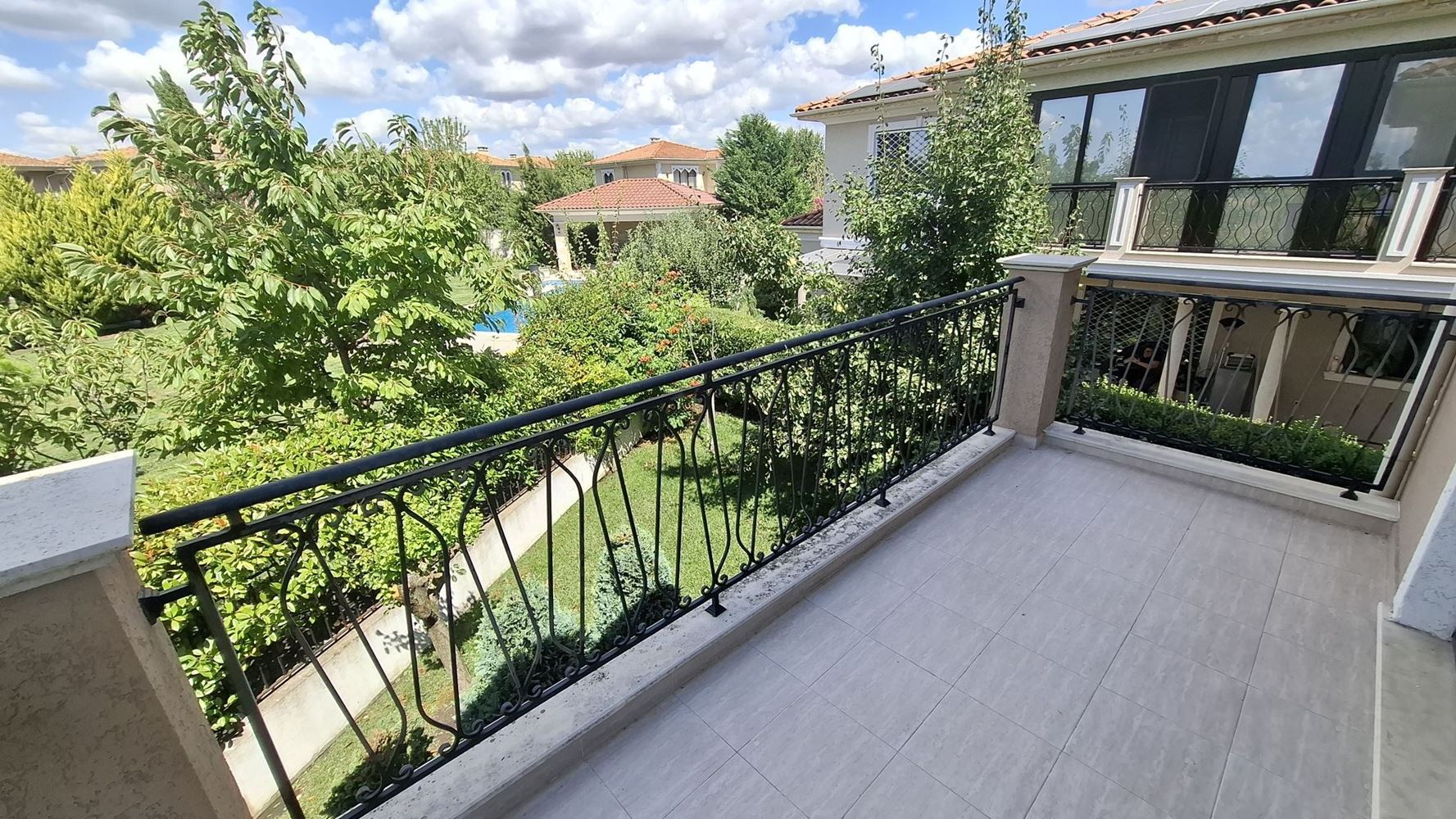 Luksusowy dwupiętrowy dom w prestiżowym kompleksie w Pomorie