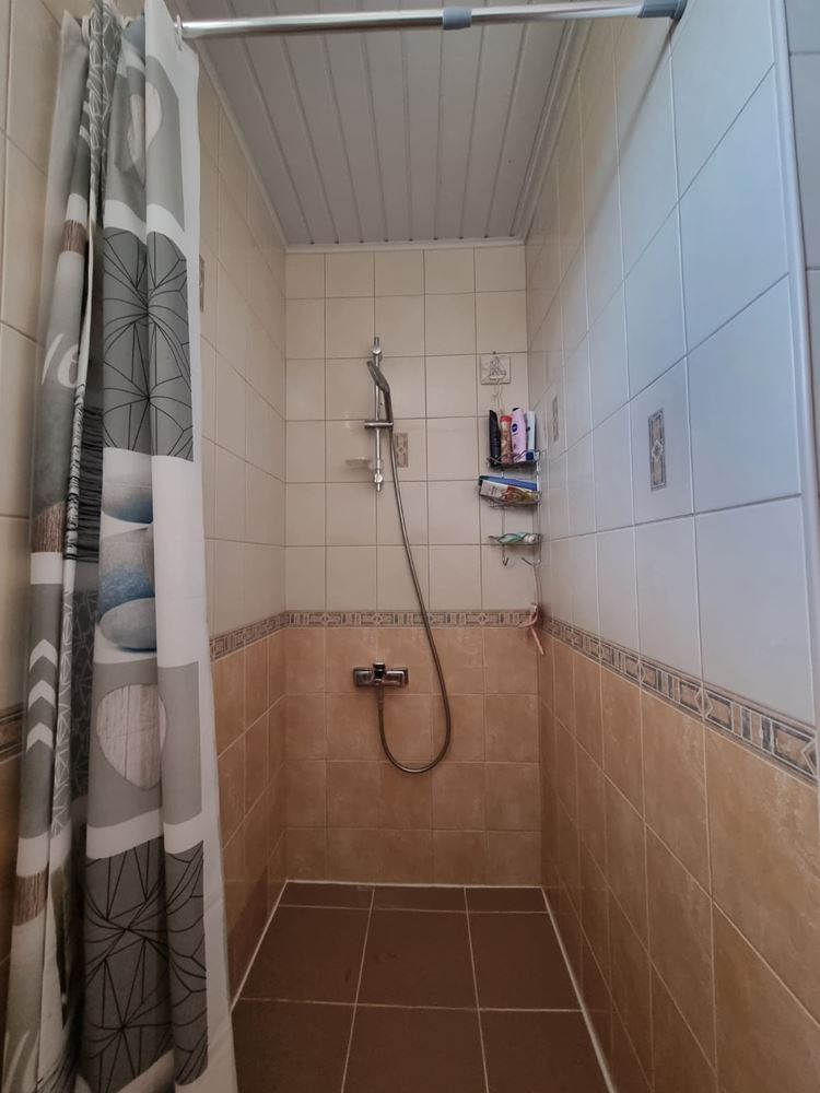 Piękny dom dwupiętrowy z ogrodem, garażem i nowoczesnym ogrzewaniem w Kosharitsa